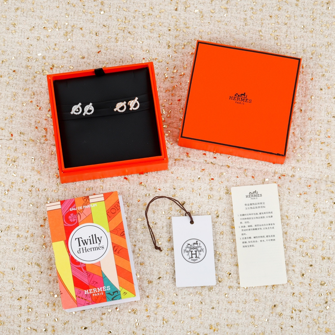 【】 猪鼻子耳钉，量大询客Fu ❗He@mes finesse耳钉属最赞的一款，特别的简约大方，多美，自