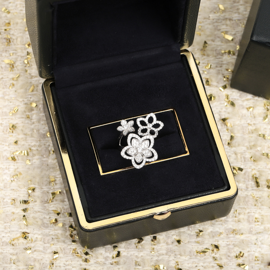 【】三花戒指，可订做18K真金真钻版，只做对版真金货，价询客Fu，Pk市面各种金货❗️Wild Flow