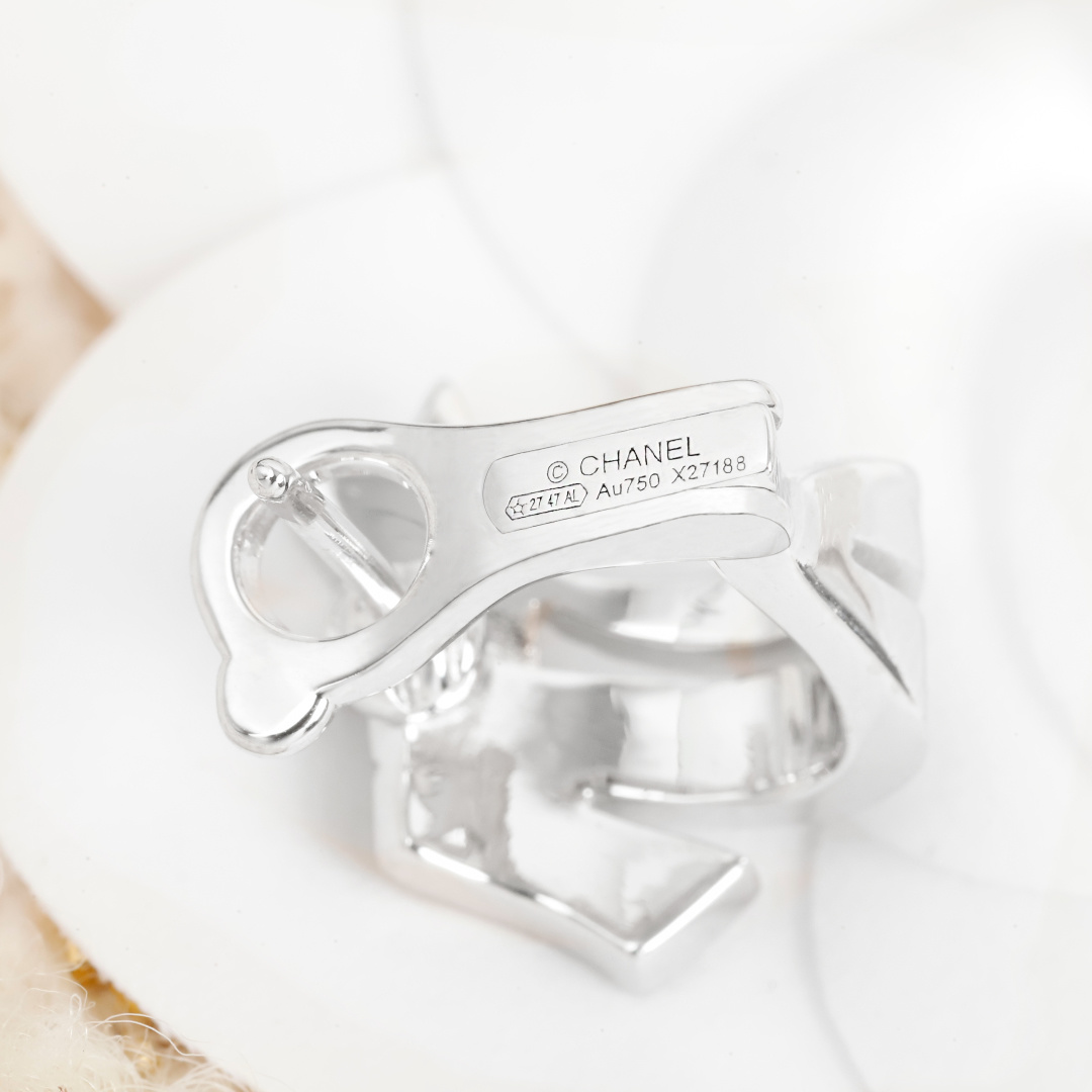 【】彗星耳扣 官网 64900+认准唯一一家真正购入珠宝类官网开发的，可订做18K真金真钻版，只做对版真