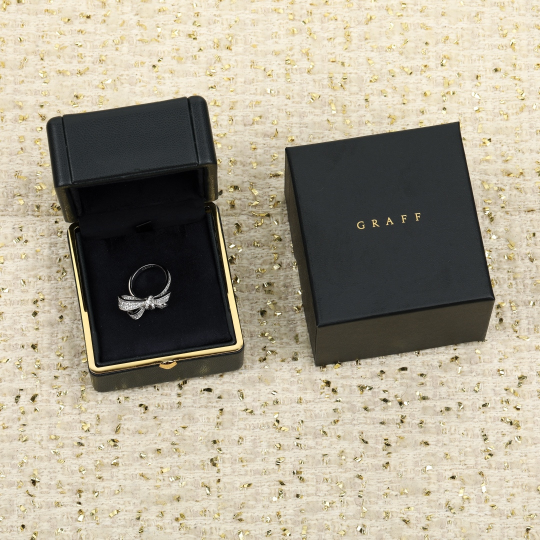 【】 蝴蝶结戒指，可订做真金真钻，只做对版官网真金货，Pk市面各种金货❗️量大咨询客FuTilda‘s 