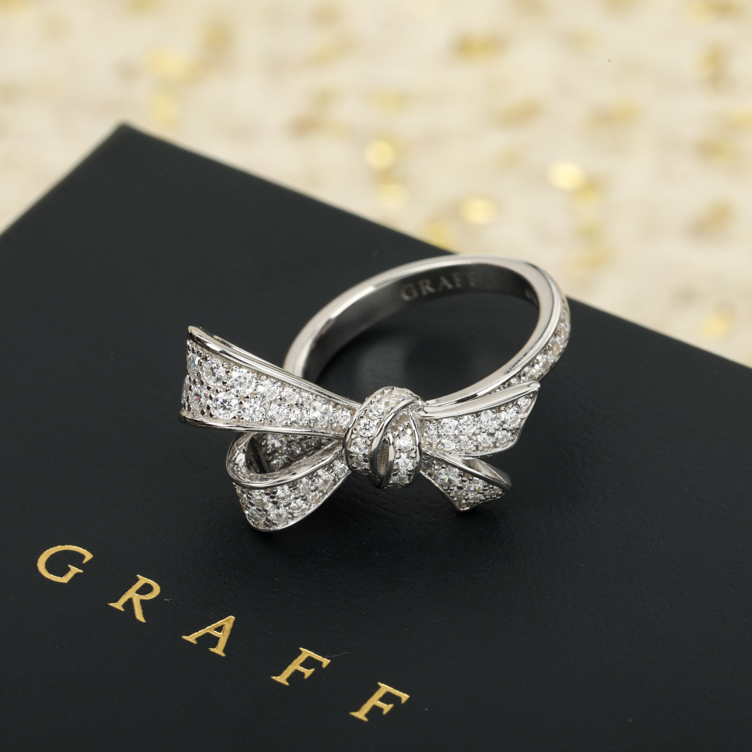 【】 蝴蝶结戒指，可订做真金真钻，只做对版官网真金货，Pk市面各种金货❗️量大咨询客FuTilda‘s 