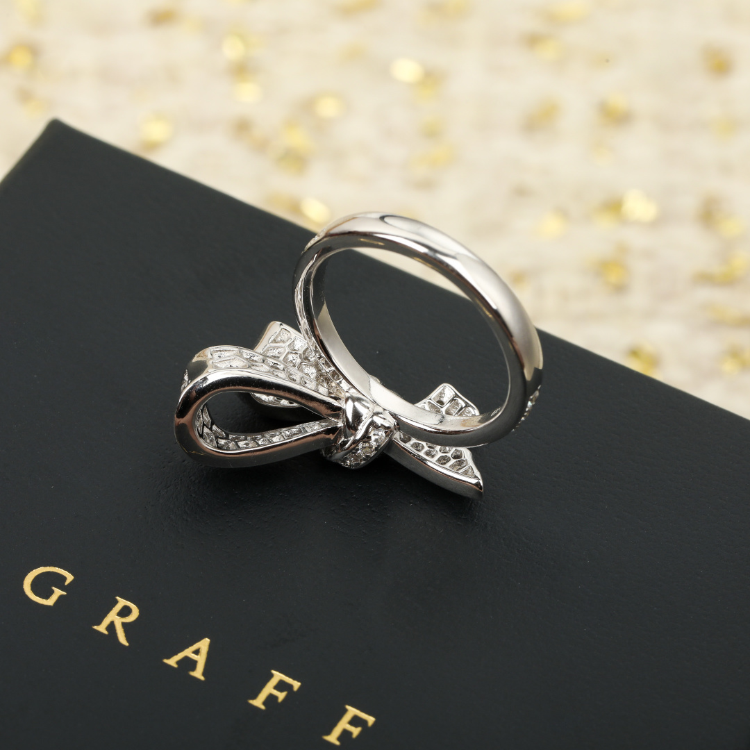 【】 蝴蝶结戒指，可订做真金真钻，只做对版官网真金货，Pk市面各种金货❗️量大咨询客FuTilda‘s 
