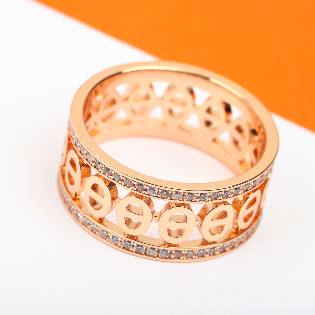 【】猪鼻子戒指 ，可订做18K真金真钻版，只做对版真金货，价询客Fu明星、网红、名媛都难以抗拒！酷劲十足