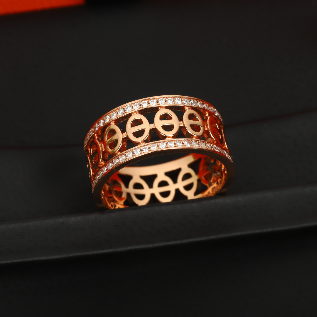 【】猪鼻子戒指 ，可订做18K真金真钻版，只做对版真金货，价询客Fu明星、网红、名媛都难以抗拒！酷劲十足