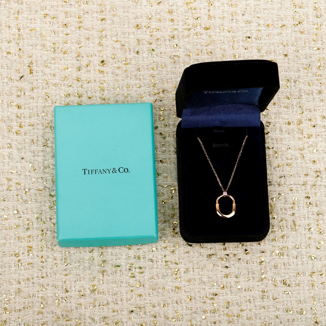 【】Lock单钻项链，可订做真金真钻，只做对版官网真金货，Pk市面各种金货❗️量大咨询客Fu项链以粉色蓝