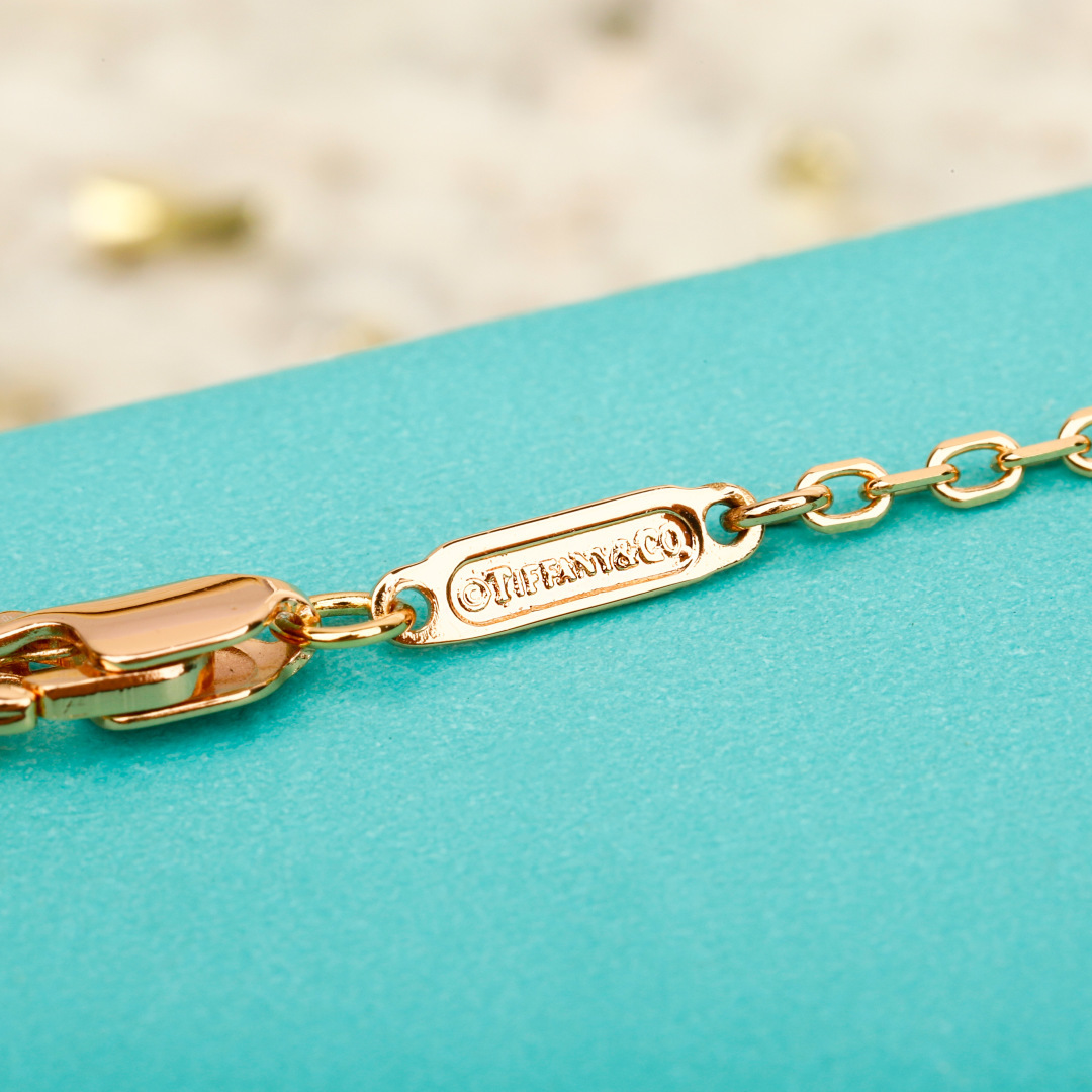 【】Lock单钻项链，可订做真金真钻，只做对版官网真金货，Pk市面各种金货❗️量大咨询客Fu项链以粉色蓝