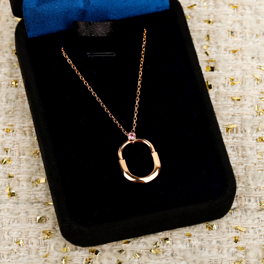 【】Lock单钻项链，可订做真金真钻，只做对版官网真金货，Pk市面各种金货❗️量大咨询客Fu项链以粉色蓝