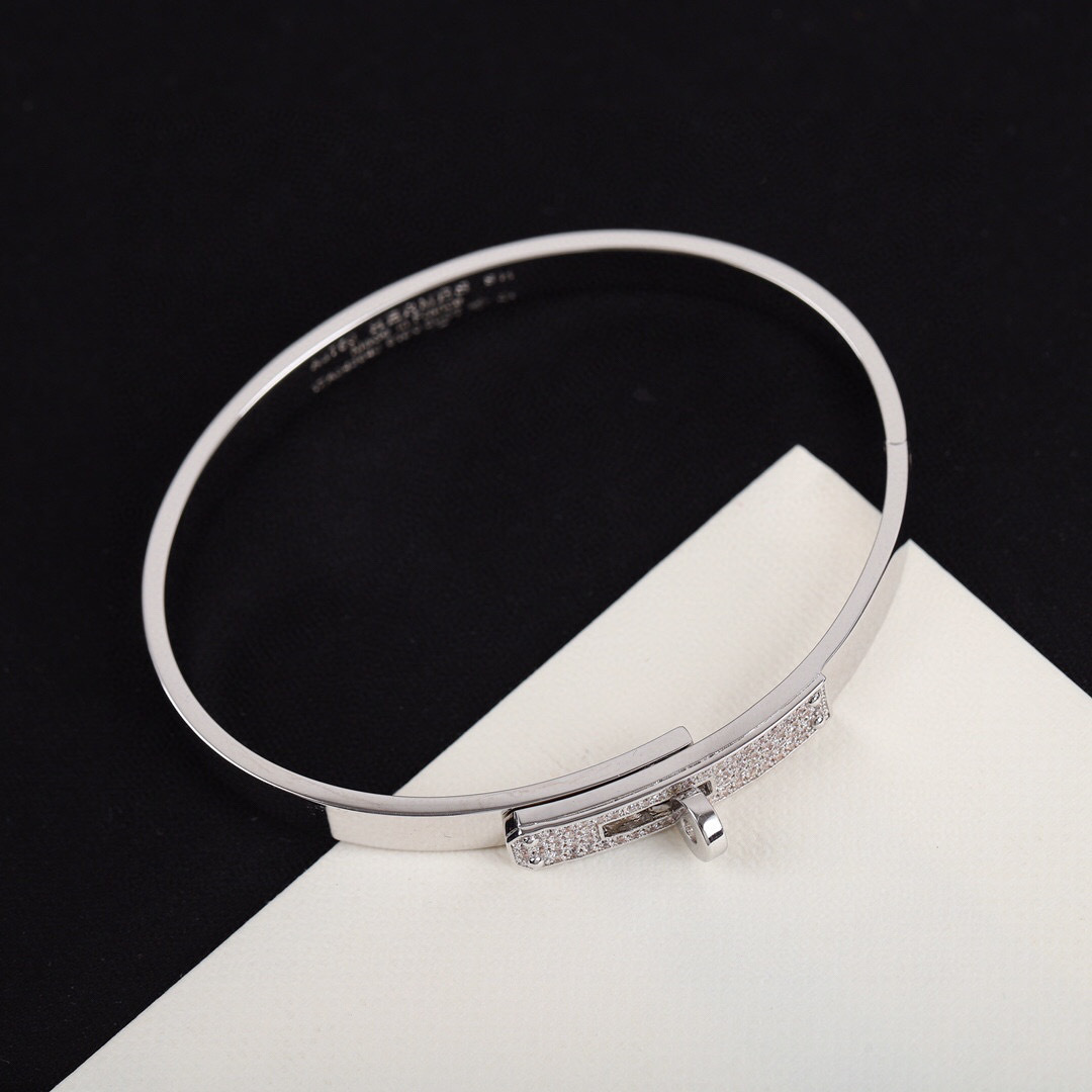 【】【灭世版Kelly手镯来袭】【精工性价比版】终于出货了，满满的心血，所有五金均为精雕机出件的，而非倒