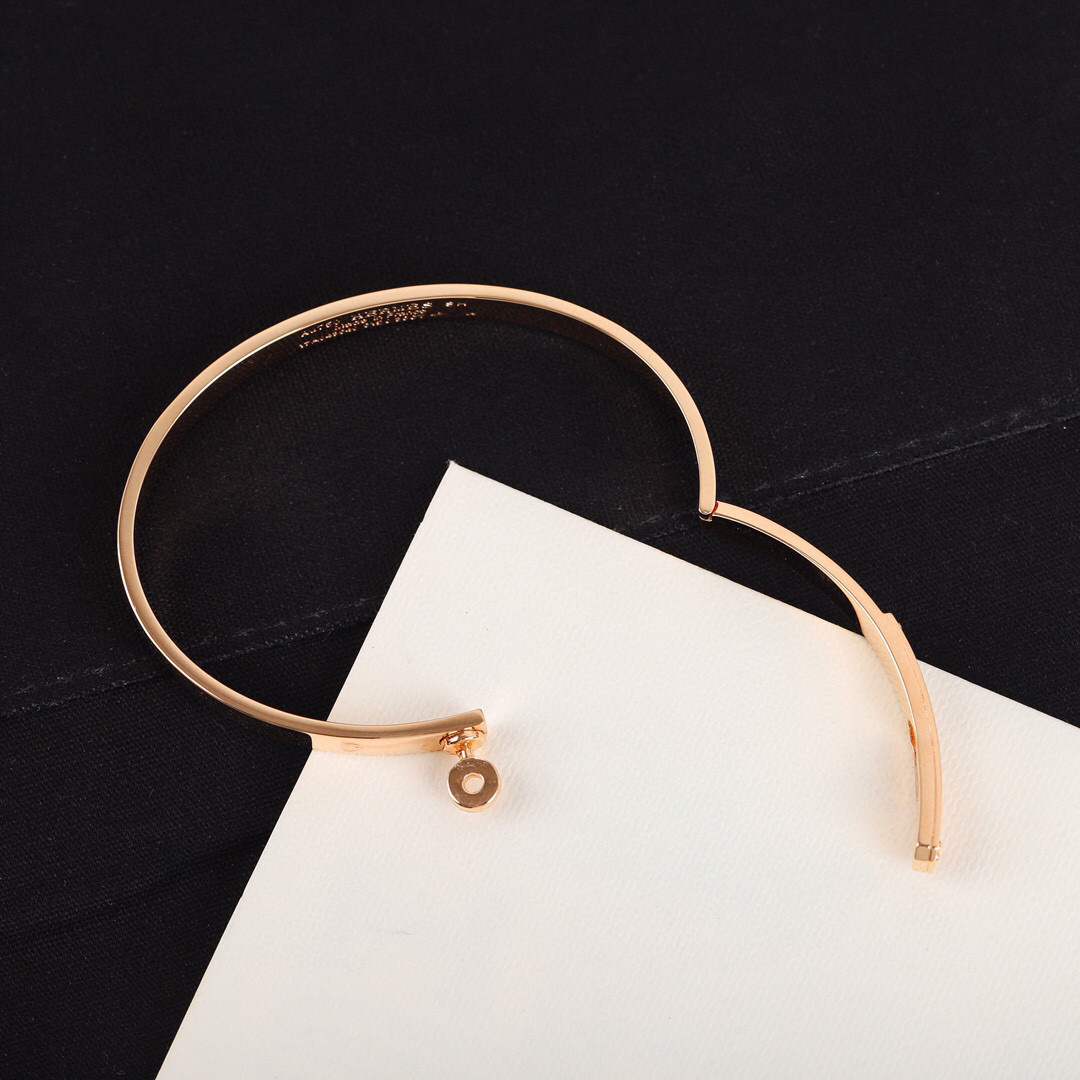 【】【灭世版Kelly手镯来袭】【精工性价比版】终于出货了，满满的心血，所有五金均为精雕机出件的，而非倒