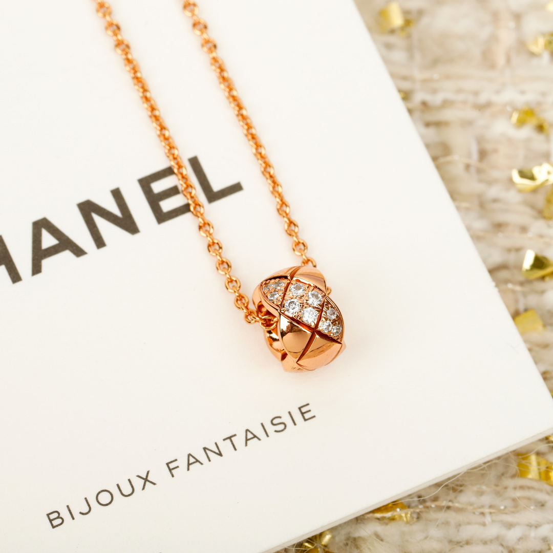 【】coco小金豆项链 ，可订做18K真金真钻版，只做对版真金货，价询客Fu受绗缝图案启发的系列，这是自