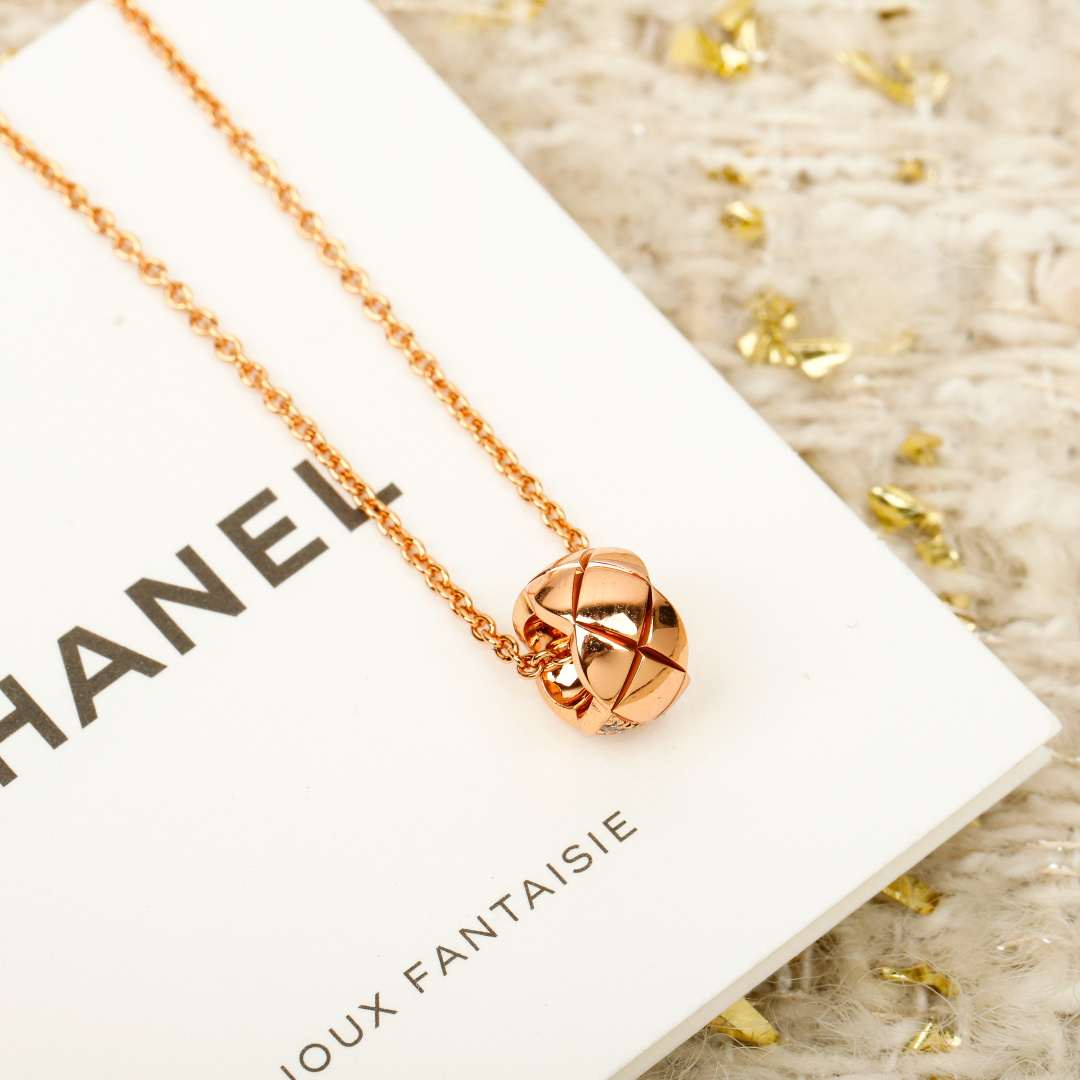 【】coco小金豆项链 ，可订做18K真金真钻版，只做对版真金货，价询客Fu受绗缝图案启发的系列，这是自