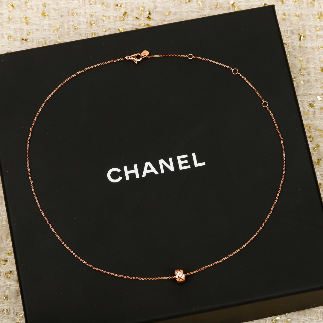 【】coco小金豆项链 ，可订做18K真金真钻版，只做对版真金货，价询客Fu受绗缝图案启发的系列，这是自