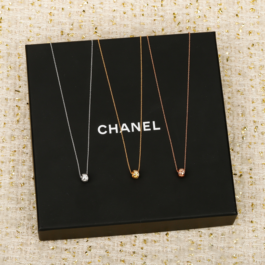 【】coco小金豆项链 ，可订做18K真金真钻版，只做对版真金货，价询客Fu受绗缝图案启发的系列，这是自