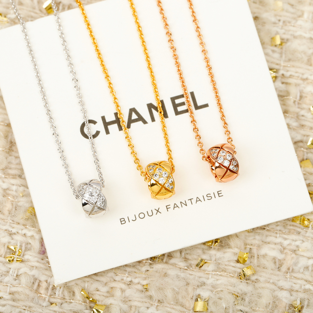 【】coco小金豆项链 ，可订做18K真金真钻版，只做对版真金货，价询客Fu受绗缝图案启发的系列，这是自