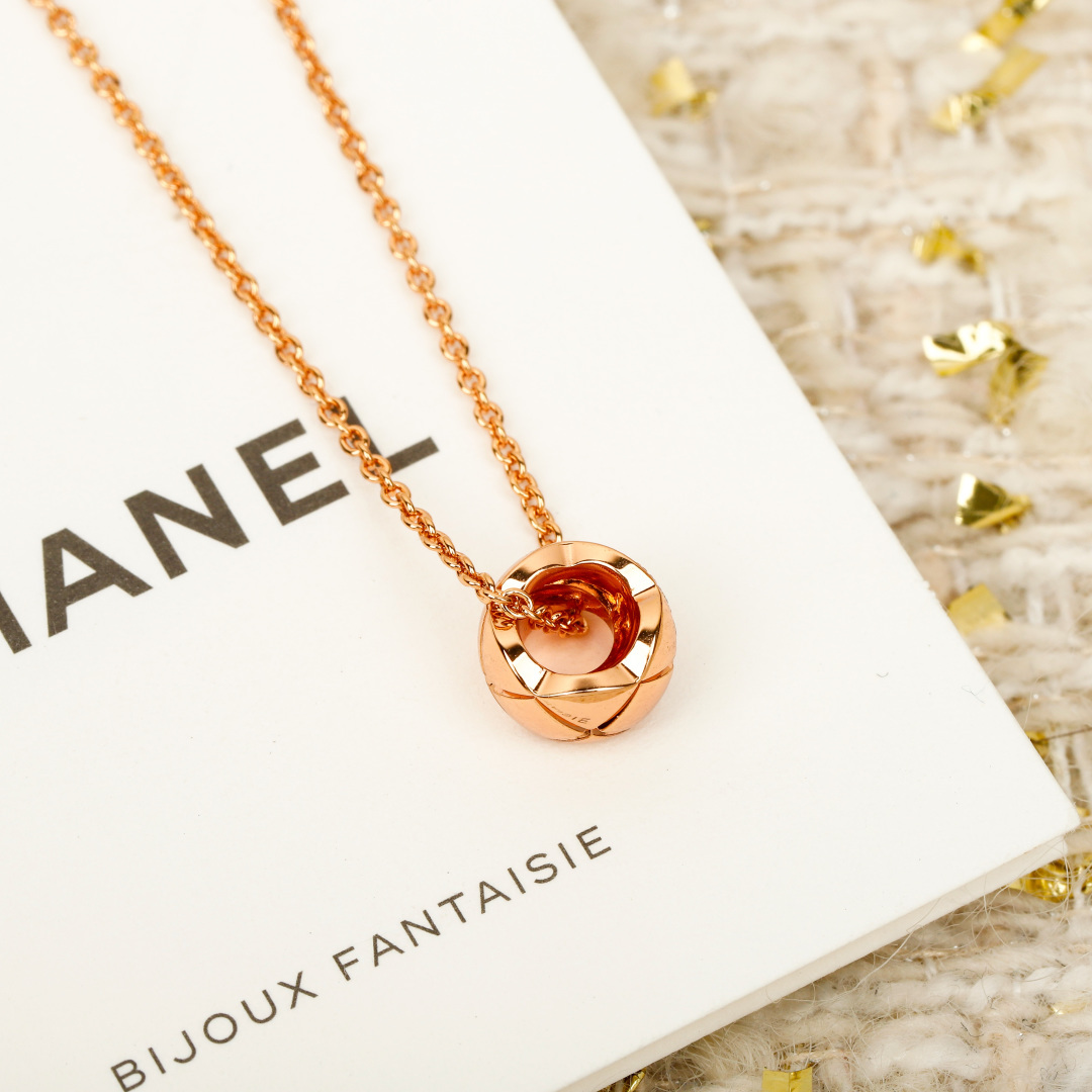 【】coco小金豆项链 ，可订做18K真金真钻版，只做对版真金货，价询客Fu受绗缝图案启发的系列，这是自