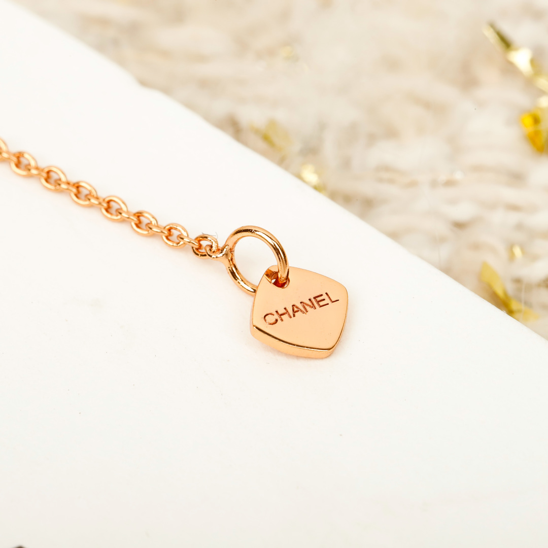 【】coco小金豆项链 ，可订做18K真金真钻版，只做对版真金货，价询客Fu受绗缝图案启发的系列，这是自