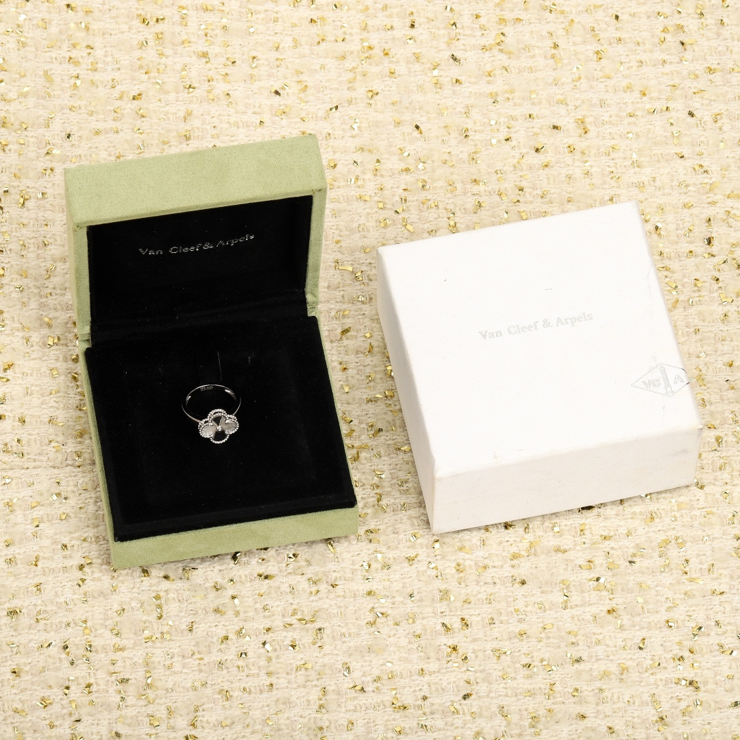 【】镭射戒指，可订做18K真金真钻版，只做对版真金货，价询客Fu【纯银精工版】无敌完美的工艺，这个工艺，