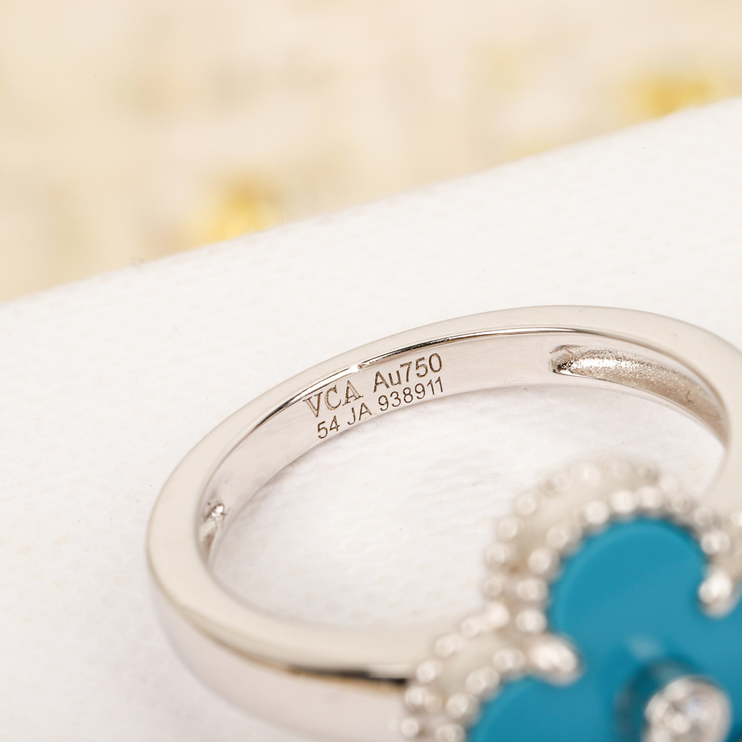 【VCA四叶草带钻戒指】 官网27100+ VC@经典带钻四叶草戒指 可订做真金真钻版，量大咨询客Fu精