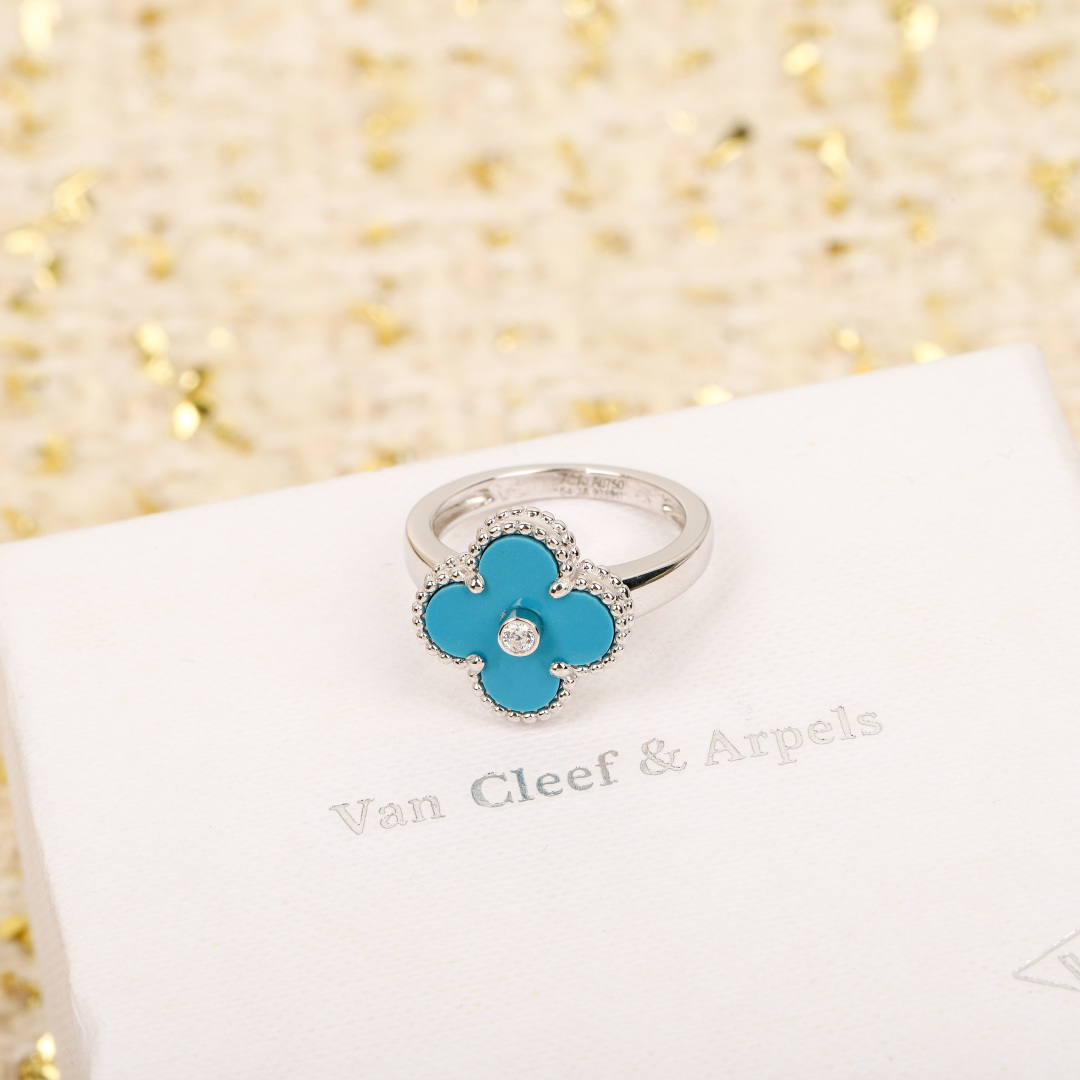 【VCA四叶草带钻戒指】 官网27100+ VC@经典带钻四叶草戒指 可订做真金真钻版，量大咨询客Fu精