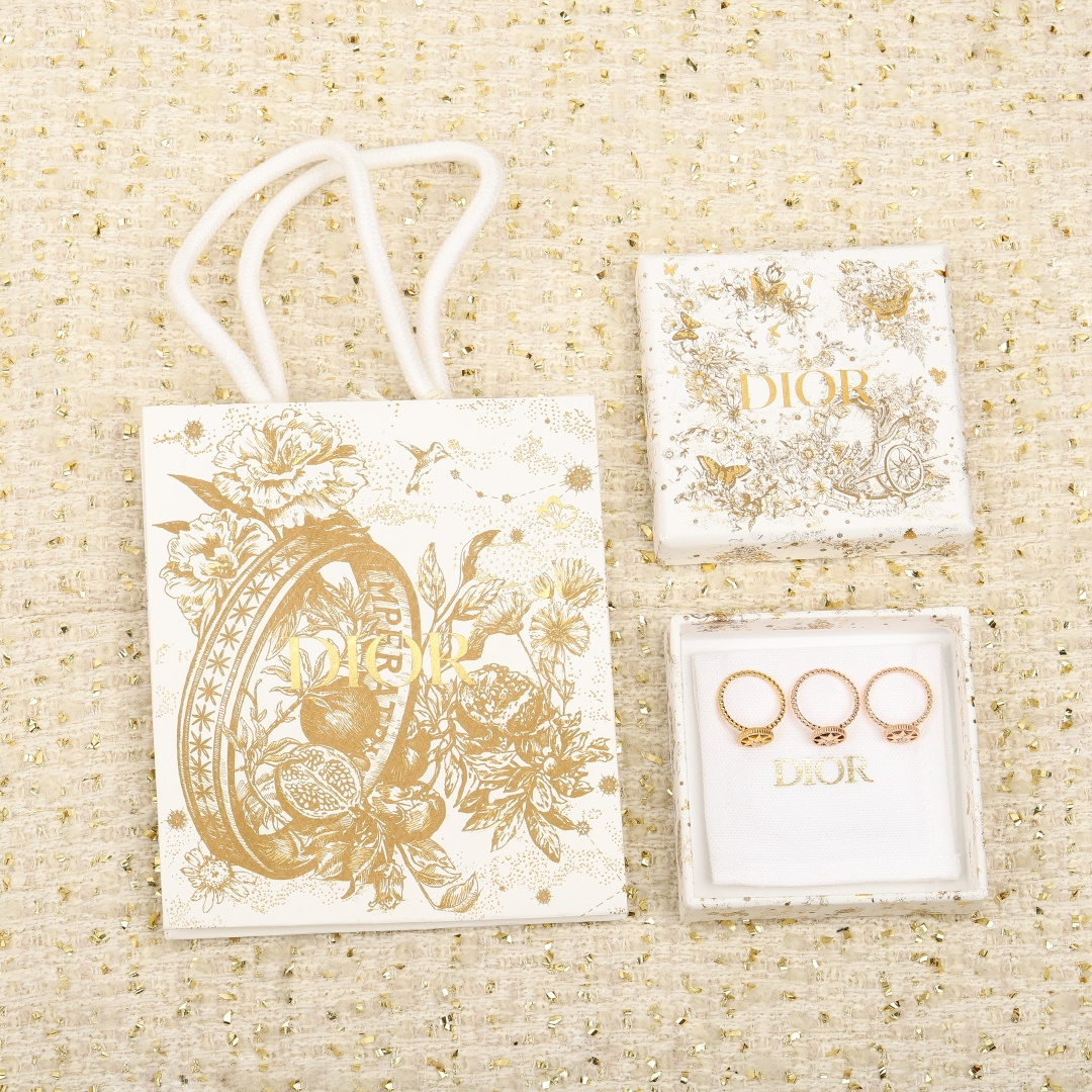 【】罗盘戒指，可订做18K真金真钻版，只做对版真金货，价询客Fu，Pk市面各种金货❗️维多利娅·德卡斯特