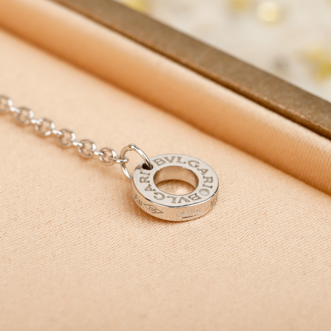 【】量大咨询客Fu【彩宝系列-B家单钻四爪项链】重工版本，非市面轻工版，通体925纯银➕耐磨保色度行业最