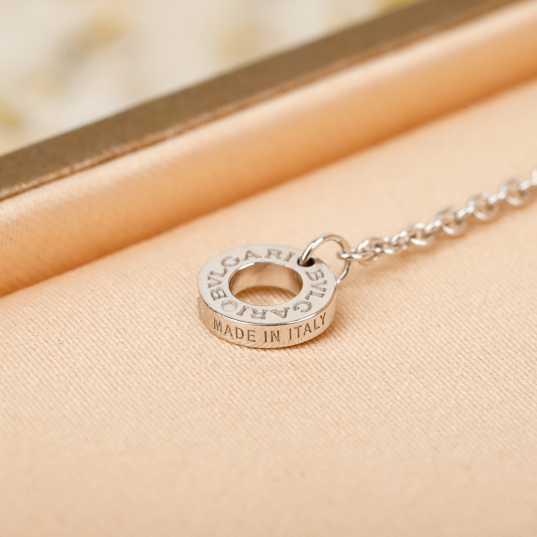 【】量大咨询客Fu【彩宝系列-B家单钻四爪项链】重工版本，非市面轻工版，通体925纯银➕耐磨保色度行业最