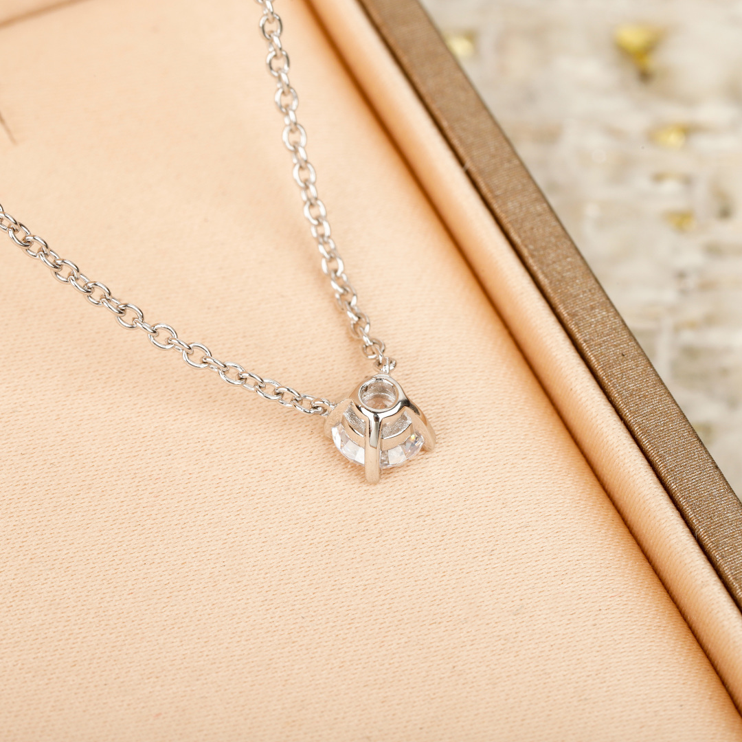 【】量大咨询客Fu【彩宝系列-B家单钻四爪项链】重工版本，非市面轻工版，通体925纯银➕耐磨保色度行业最