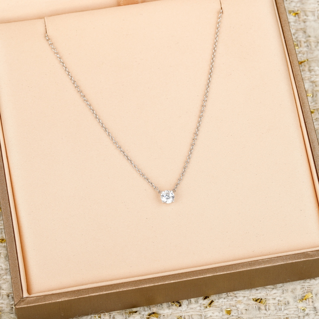 【】量大咨询客Fu【彩宝系列-B家单钻四爪项链】重工版本，非市面轻工版，通体925纯银➕耐磨保色度行业最