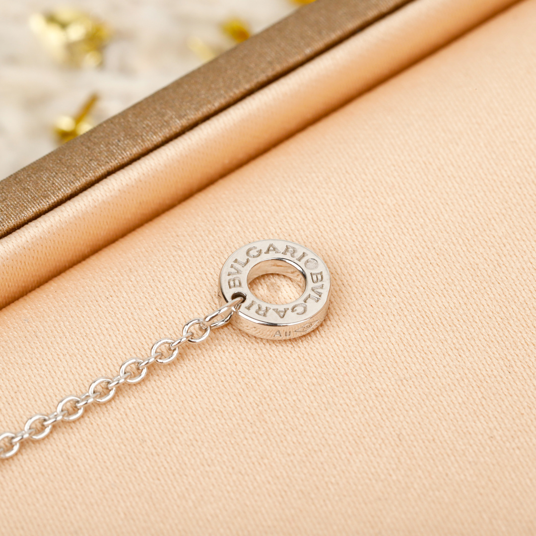 【】量大咨询客Fu【彩宝系列-B家单钻四爪项链】重工版本，非市面轻工版，通体925纯银➕耐磨保色度行业最