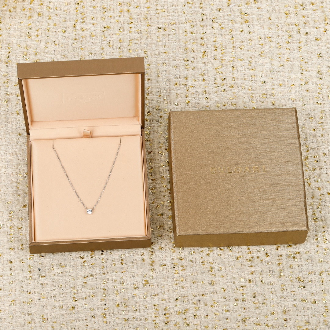 【】量大咨询客Fu【彩宝系列-B家单钻四爪项链】重工版本，非市面轻工版，通体925纯银➕耐磨保色度行业最