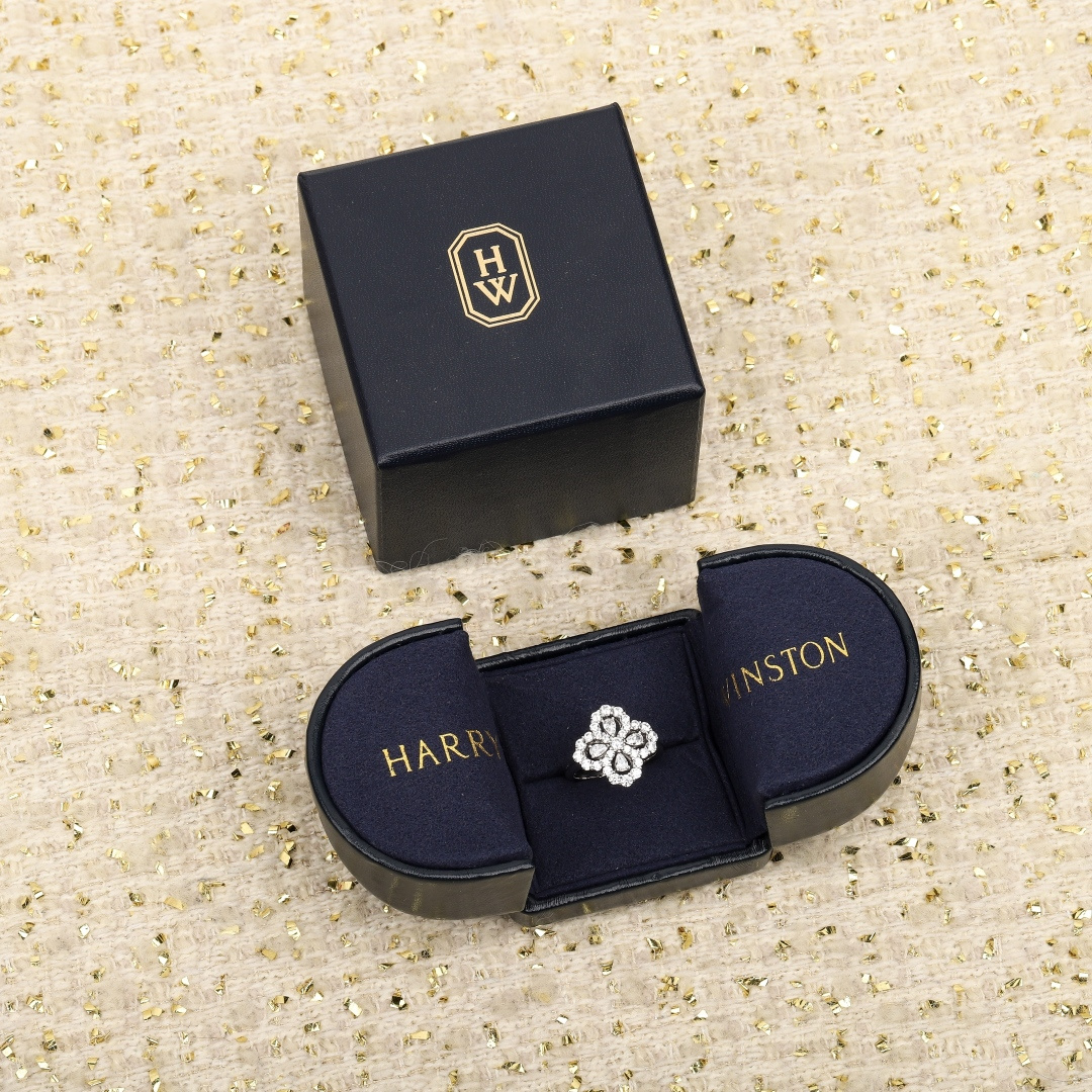 【】looP戒指 ，可订做18K真金真钻版，只做对版真金货，价询客FuHW家的Diamond LooP花