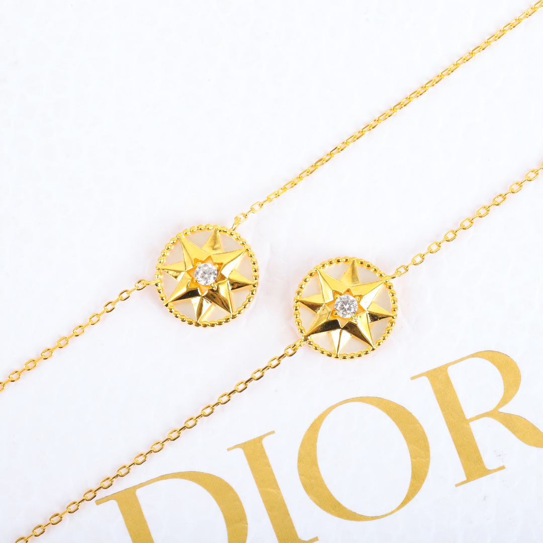 【】罗盘项链 官网16000+ 认准唯一一家真正购入珠宝类官网开发的，可订做真金真钻版，只做对版真金货，