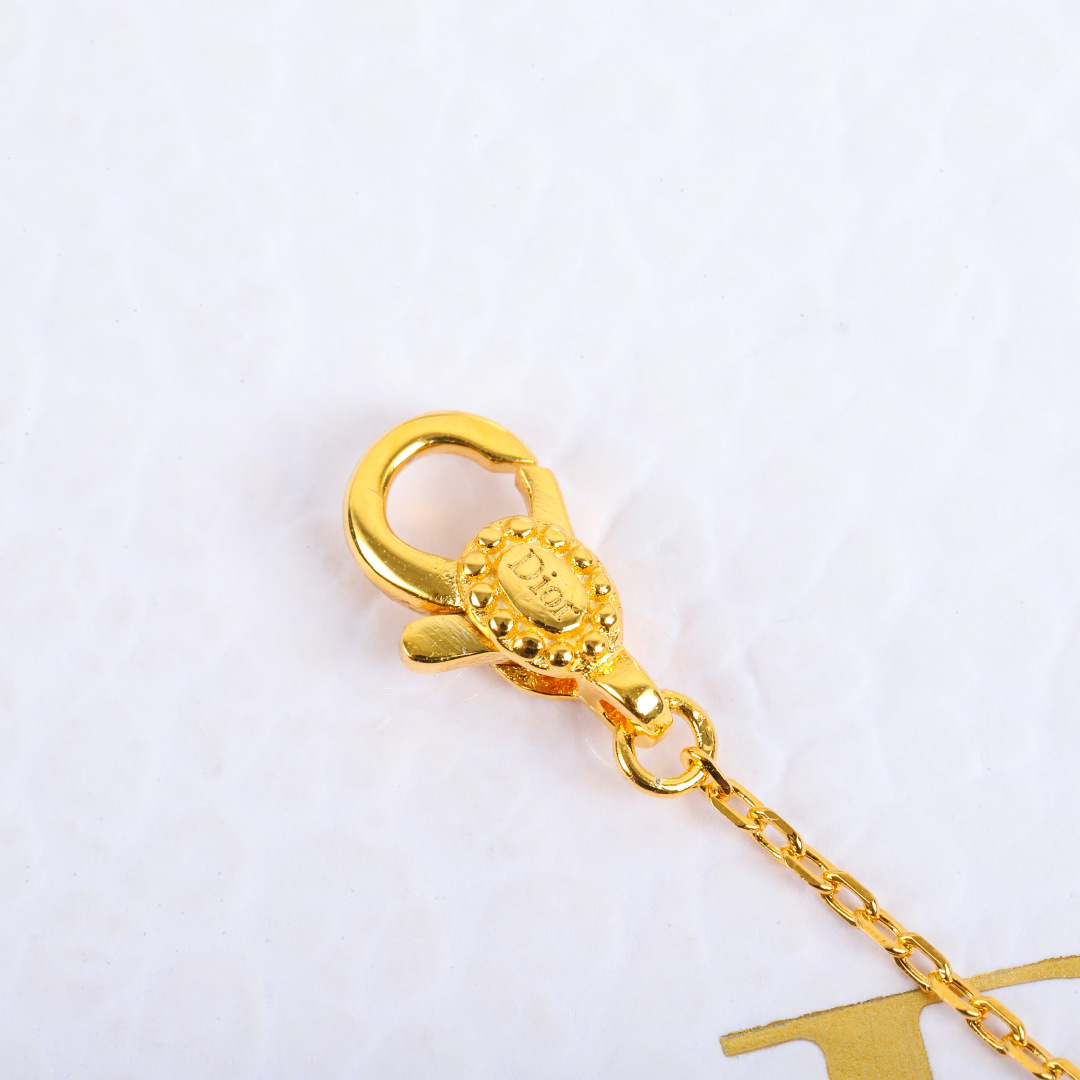 【】罗盘项链 官网16000+ 认准唯一一家真正购入珠宝类官网开发的，可订做真金真钻版，只做对版真金货，