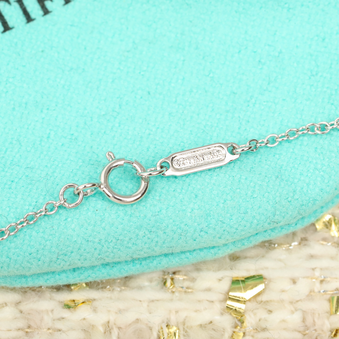 【】十字架✝️项链，可订做18K真金真钻版，只做对版真金货，价询客Fu简约，时尚，大气，非常适合双层搭配