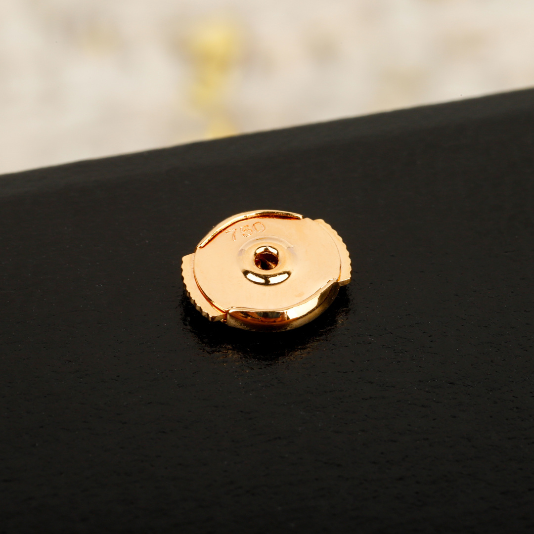 【】如意锁耳钉，可订做真金真钻，只做对版官网真金货，Pk市面各种金货❗️量大咨询客FuPetite Yu