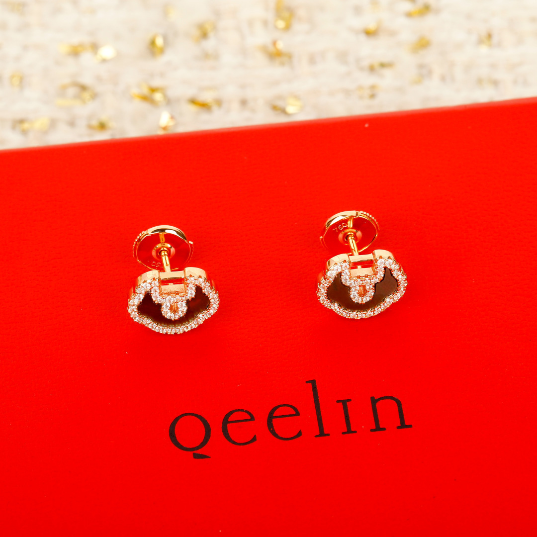 【】如意锁耳钉，可订做真金真钻，只做对版官网真金货，Pk市面各种金货❗️量大咨询客FuPetite Yu