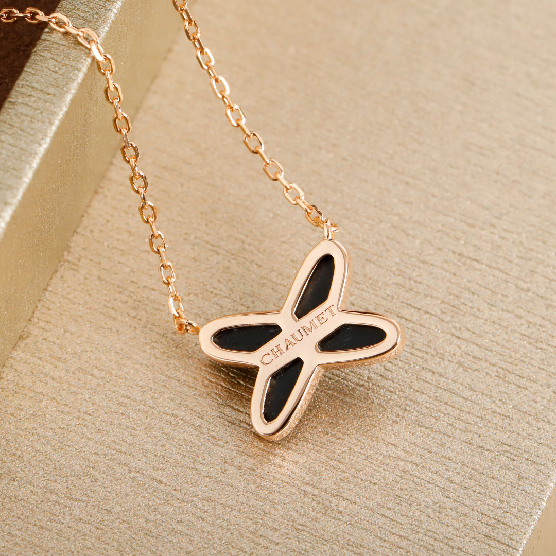 【】 liens交叉项链官网10800，认准唯一一家购入珠宝类官网开发的，可以订制真金真钻，量大咨询客F