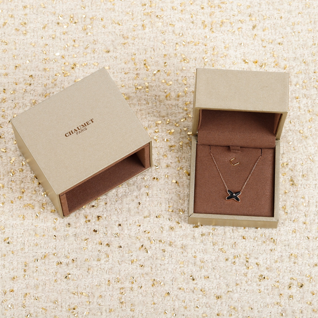 【】 liens交叉项链官网10800，认准唯一一家购入珠宝类官网开发的，可以订制真金真钻，量大咨询客F