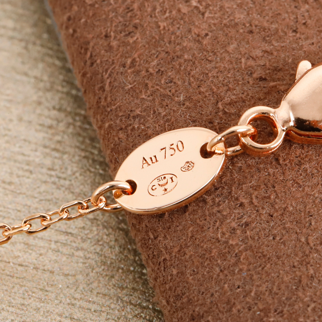 【】 liens交叉项链官网10800，认准唯一一家购入珠宝类官网开发的，可以订制真金真钻，量大咨询客F