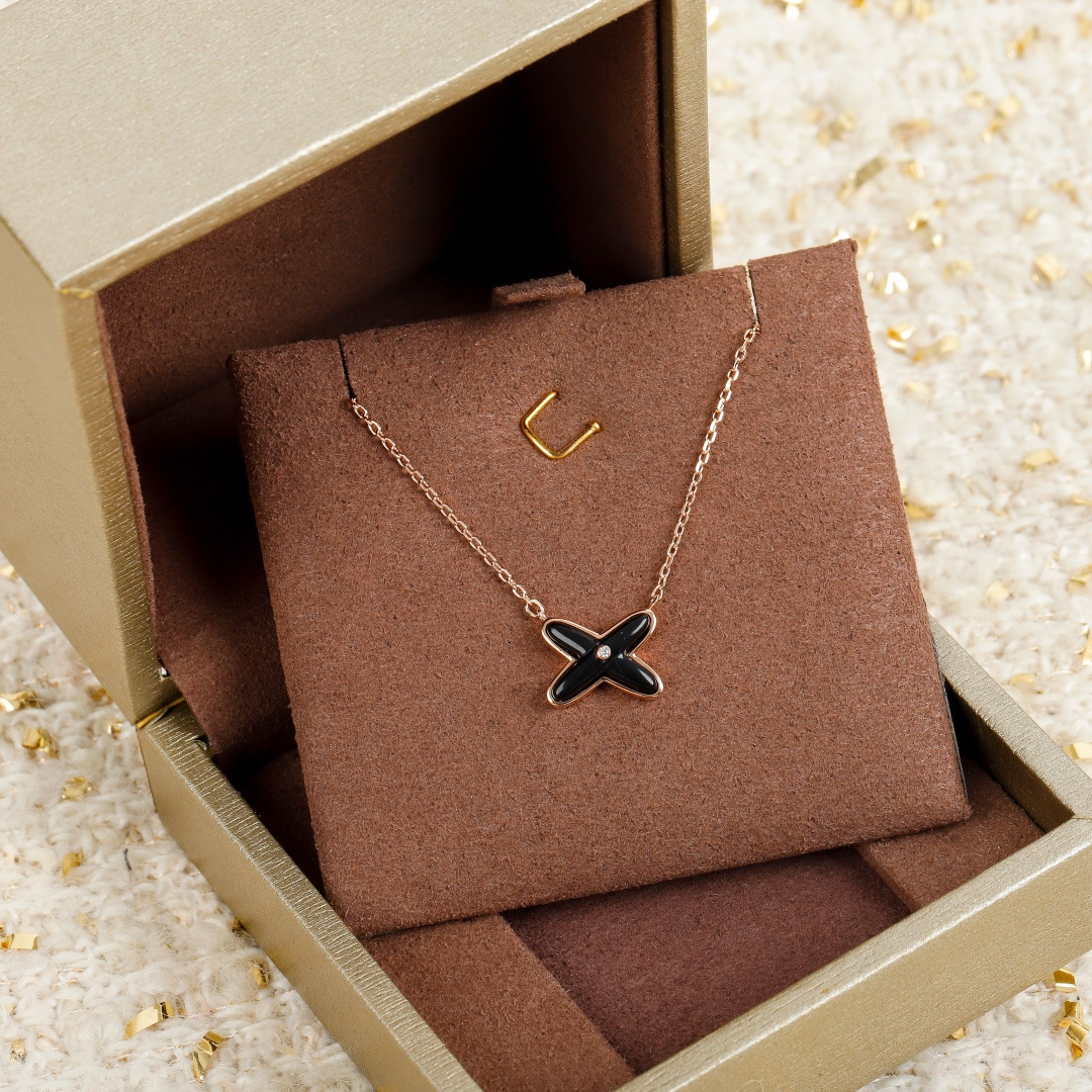 【】 liens交叉项链官网10800，认准唯一一家购入珠宝类官网开发的，可以订制真金真钻，量大咨询客F