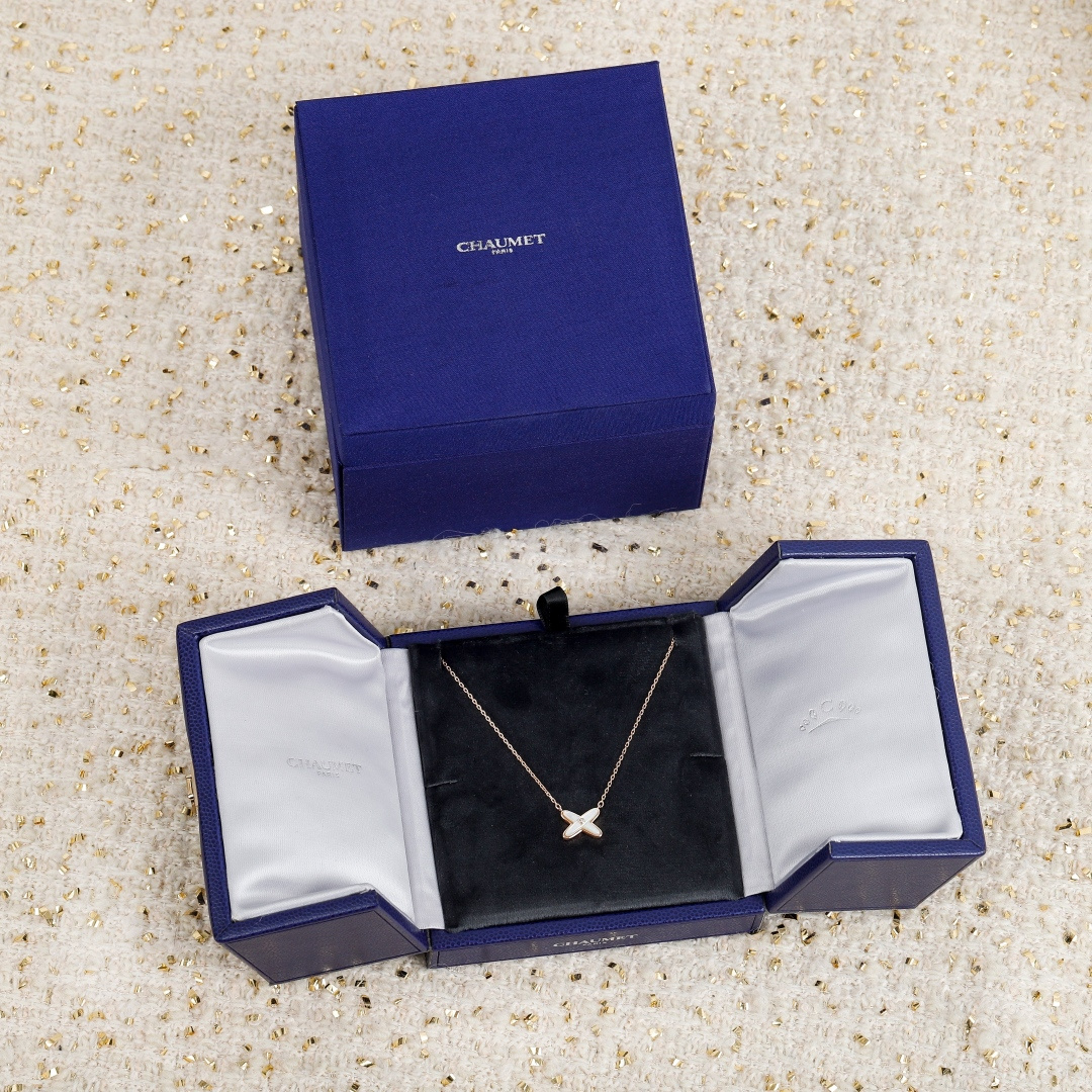 【】 liens交叉项链官网10800，认准唯一一家购入珠宝类官网开发的，可以订制真金真钻，量大咨询客F