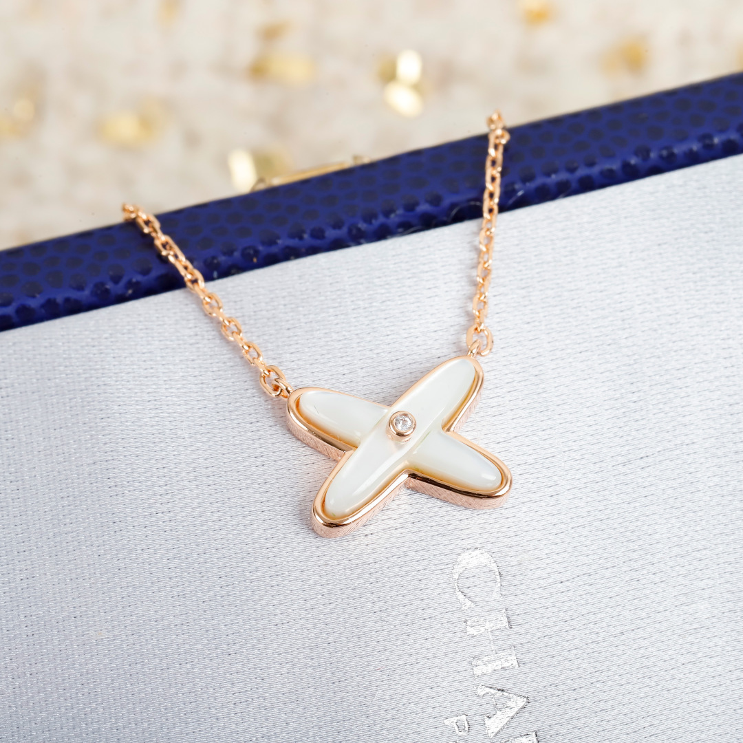 【】 liens交叉项链官网10800，认准唯一一家购入珠宝类官网开发的，可以订制真金真钻，量大咨询客F