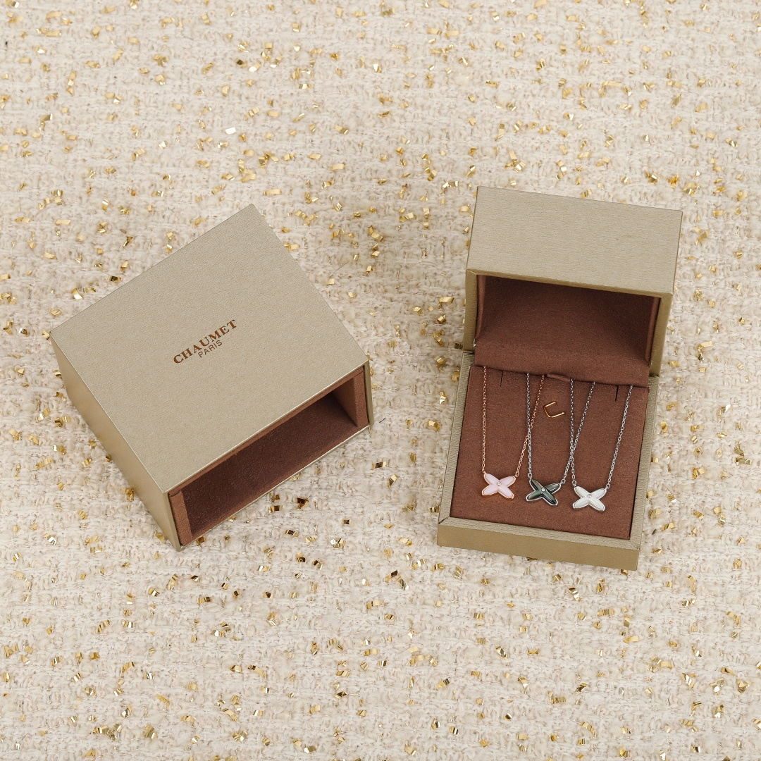 【】 liens交叉项链官网10800，认准唯一一家购入珠宝类官网开发的，可以订制真金真钻，量大咨询客F