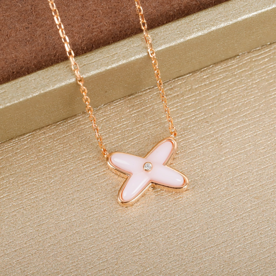 【】 liens交叉项链官网10800，认准唯一一家购入珠宝类官网开发的，可以订制真金真钻，量大咨询客F