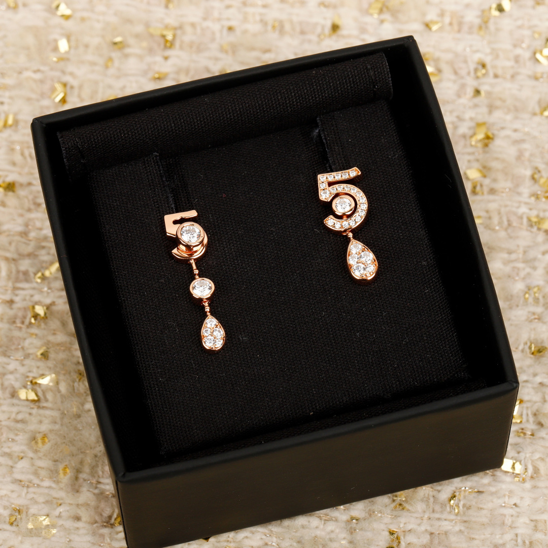 【】水滴耳环官网 。80 200+ 可订做真金真钻，只做对版官网真金货，Pk市面各种金货❗️【chane