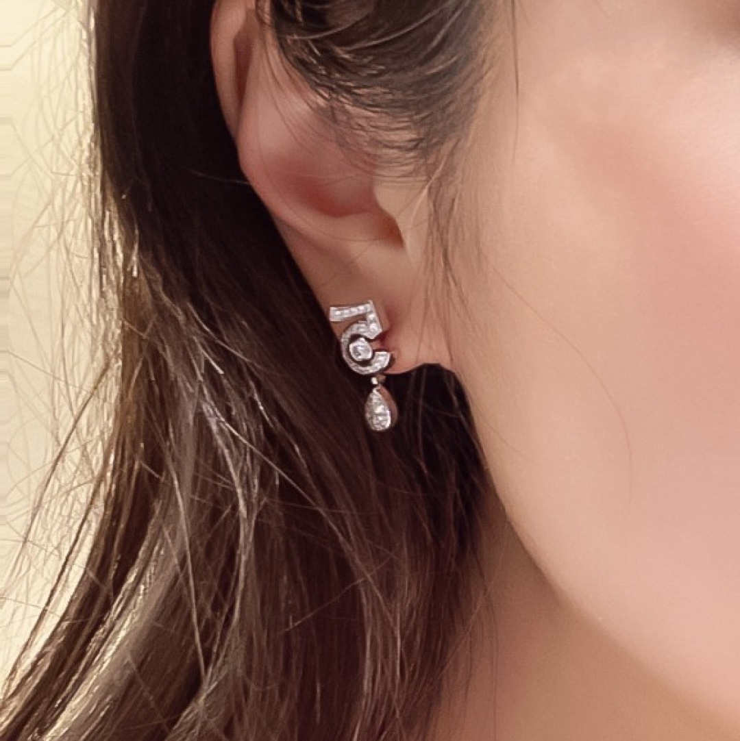 【】水滴耳环官网 。80 200+ 可订做真金真钻，只做对版官网真金货，Pk市面各种金货❗️【chane