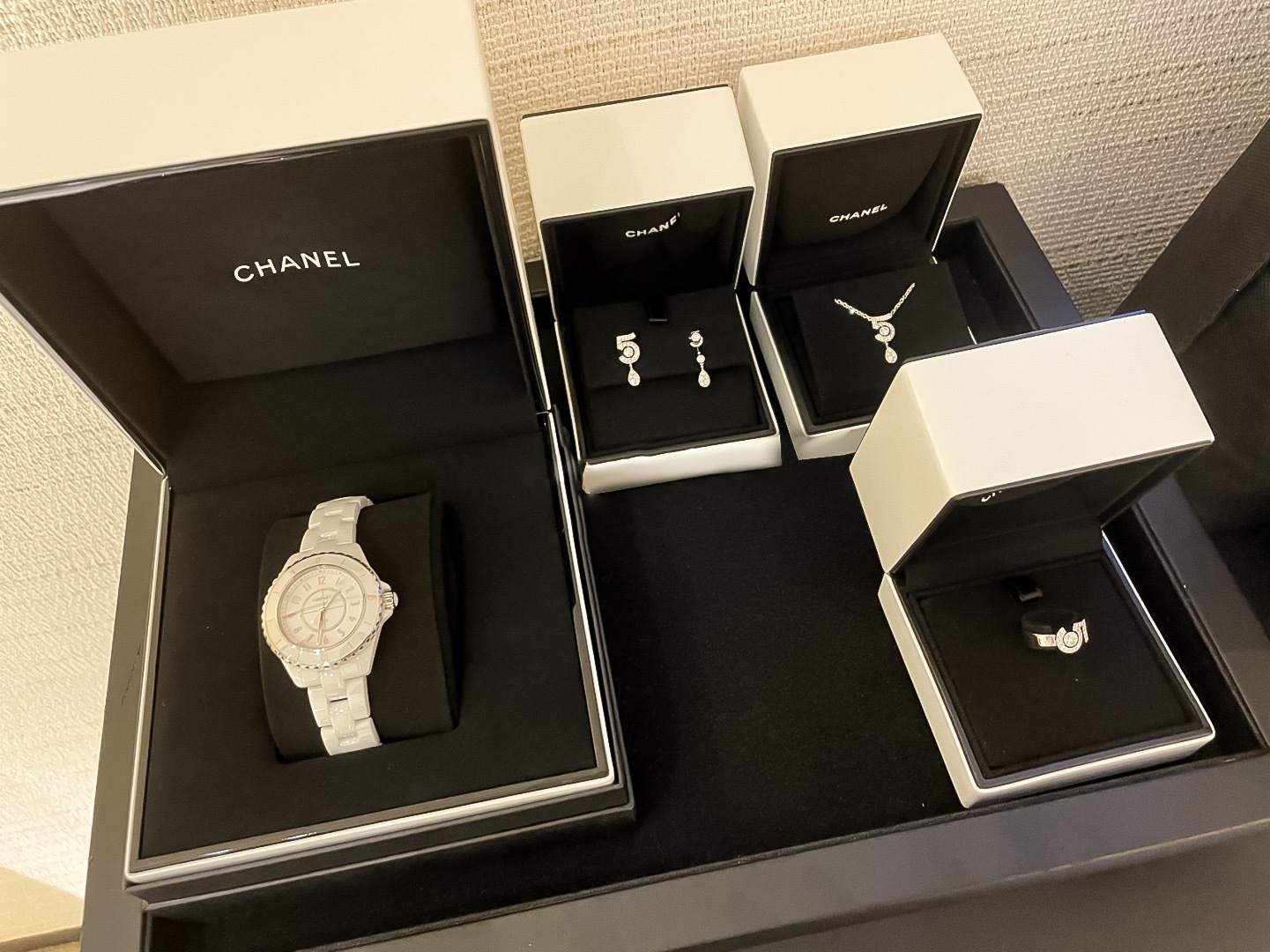 【】水滴耳环官网 。80 200+ 可订做真金真钻，只做对版官网真金货，Pk市面各种金货❗️【chane