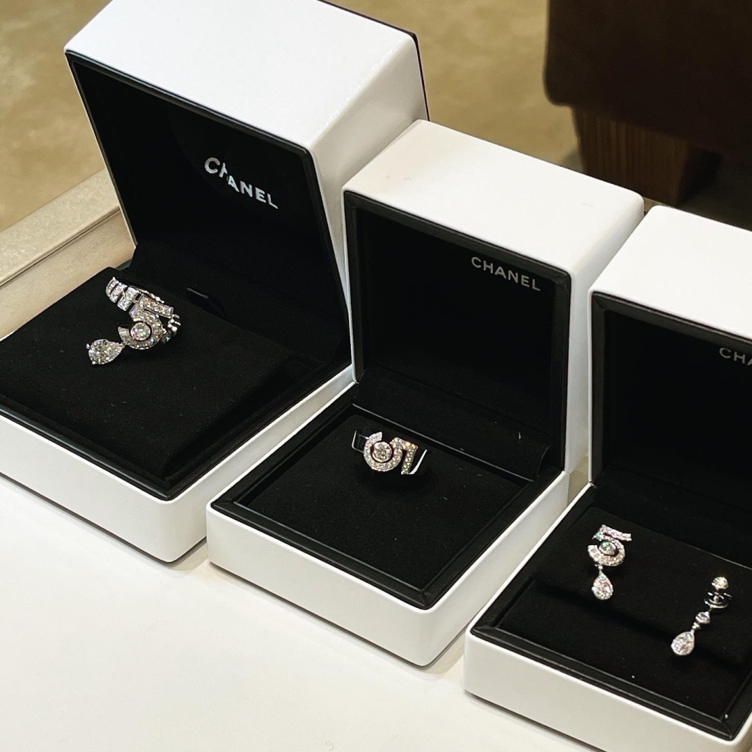 【】水滴耳环官网 。80 200+ 可订做真金真钻，只做对版官网真金货，Pk市面各种金货❗️【chane