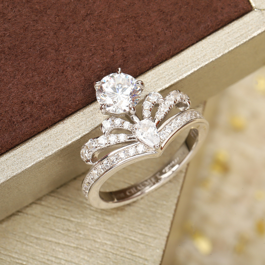 【】冠冕钻戒，可订做真金真钻，只做对版官网真金货，Pk市面各种金货❗️量大咨询客FuSPlendeur 