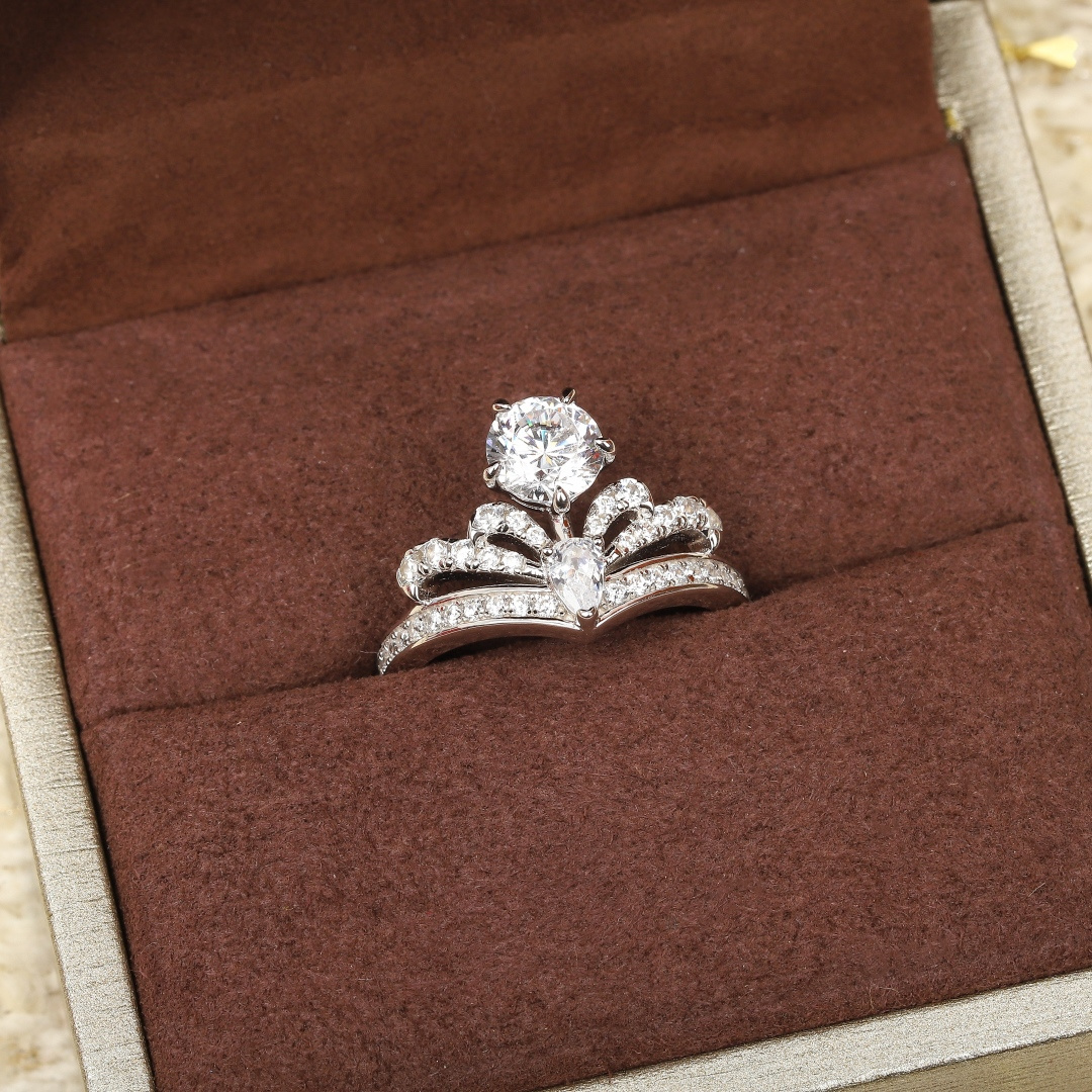 【】冠冕钻戒，可订做真金真钻，只做对版官网真金货，Pk市面各种金货❗️量大咨询客FuSPlendeur 